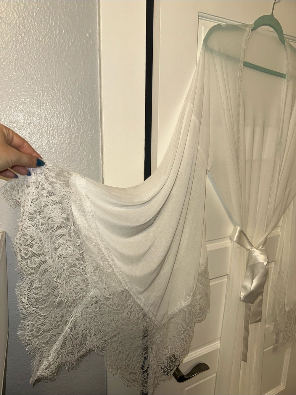 White Lace Robe - Picture 2 of 6